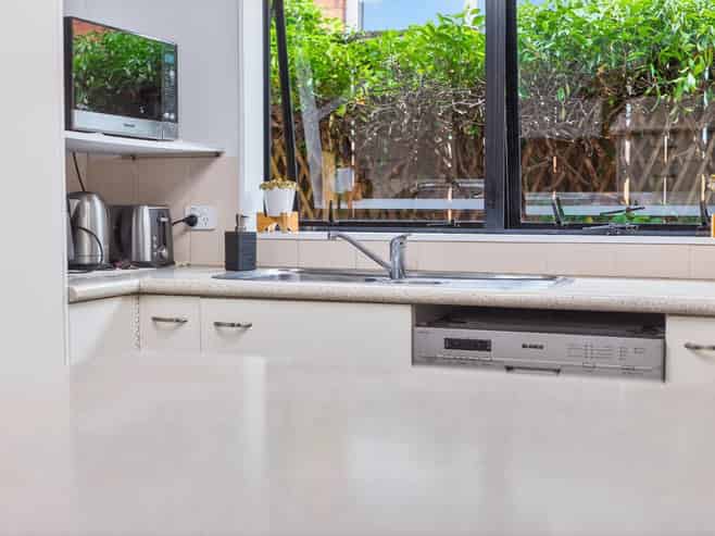 2/19 Sailfish Drive, West Harbour