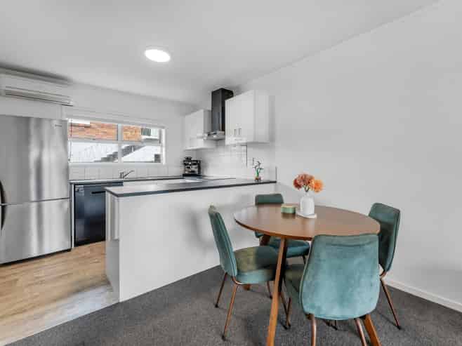 2/86 Archers Road, Glenfield