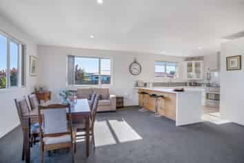 31 Dejoux Road, Winton