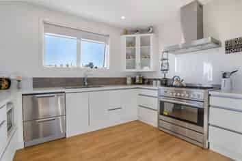 31 Dejoux Road, Winton