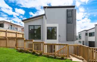 5/1088 Beach Road, Torbay