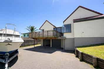 2 Ruka Lane, Saint Johns