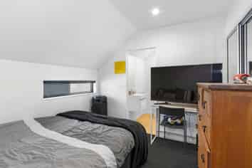 138E Holly Road, Saint Albans