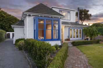 16 Knowles Street, Merivale