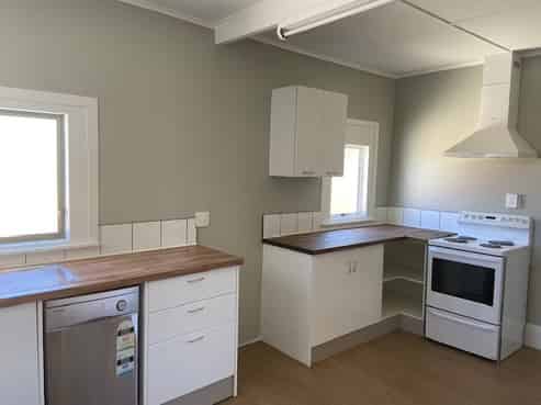 406A Avenue Road West, Hastings