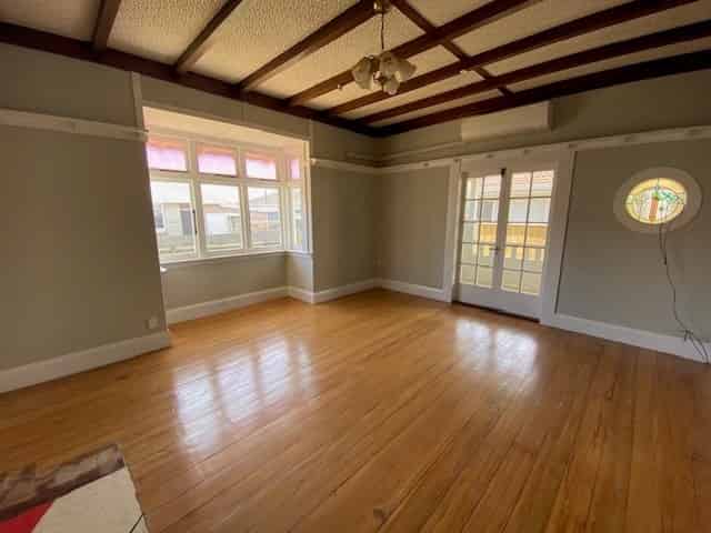 406A Avenue Road West, Hastings