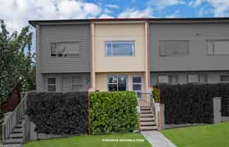 11/11 RAY SMALL DRIVE, Papakura