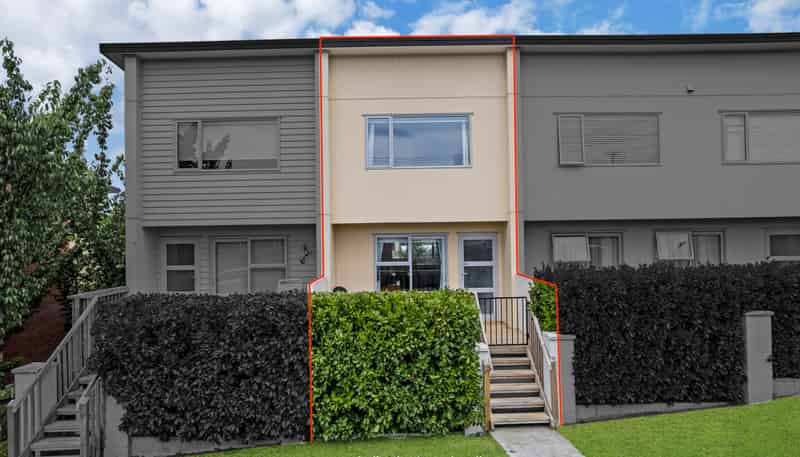 11/11 RAY SMALL DRIVE, Papakura