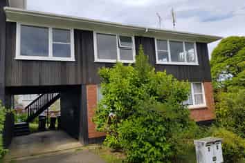 2/62 Strong Street, Saint Johns