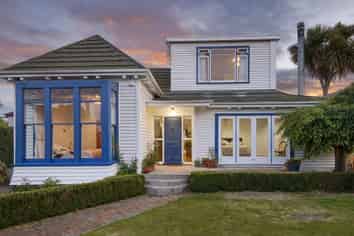 16 Knowles Street, Merivale