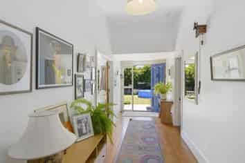 16 Knowles Street, Merivale