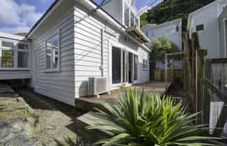 100 Holloway Road, Aro Valley