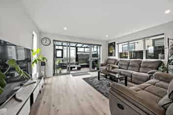 8 Sager Midgley Road, Hobsonville