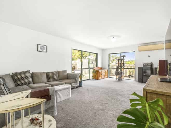 4 Spinella Drive, Bayview