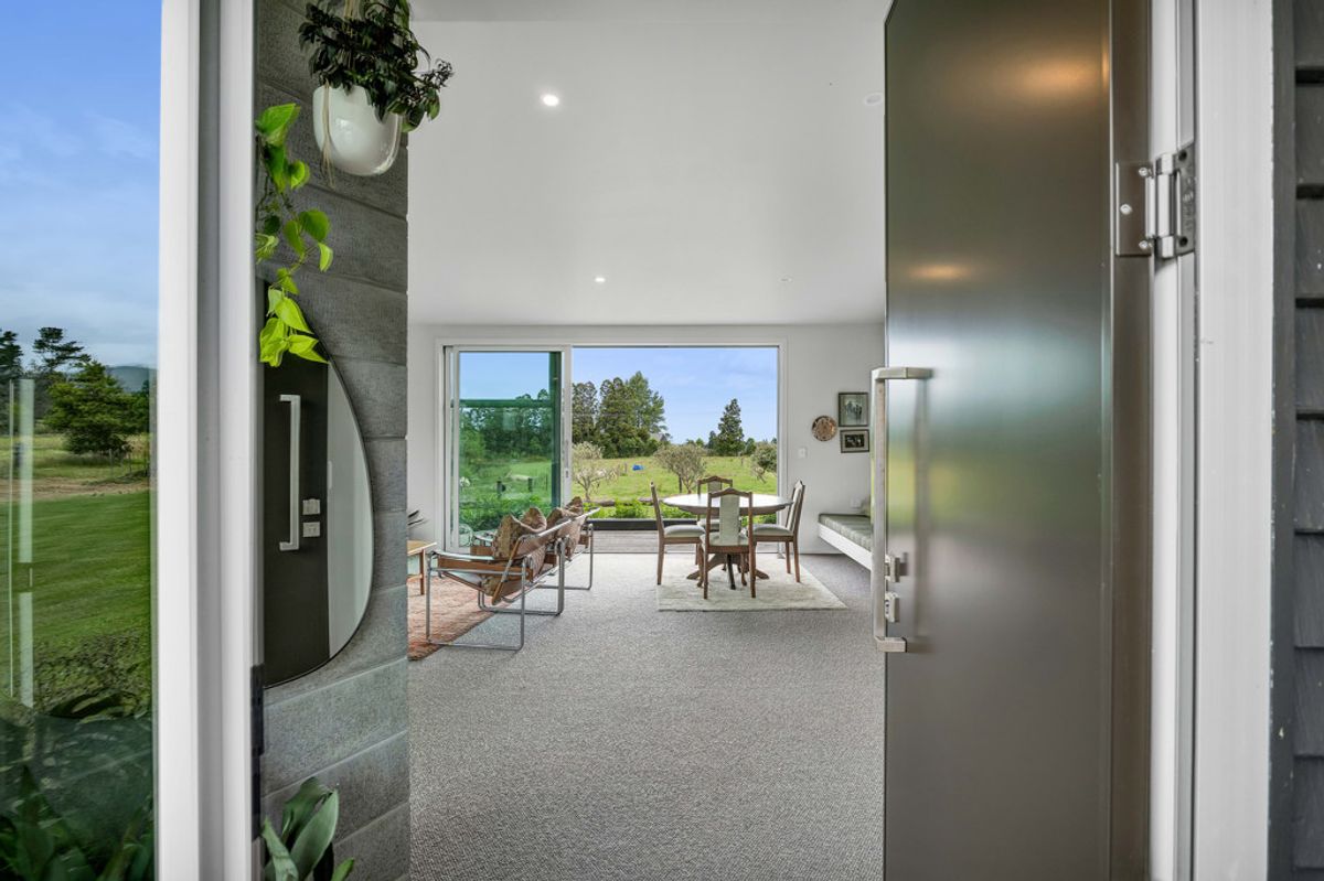DESIGNED FOR THE VIEW, SHAPED FOR THE LIFESTYLE - Więcej