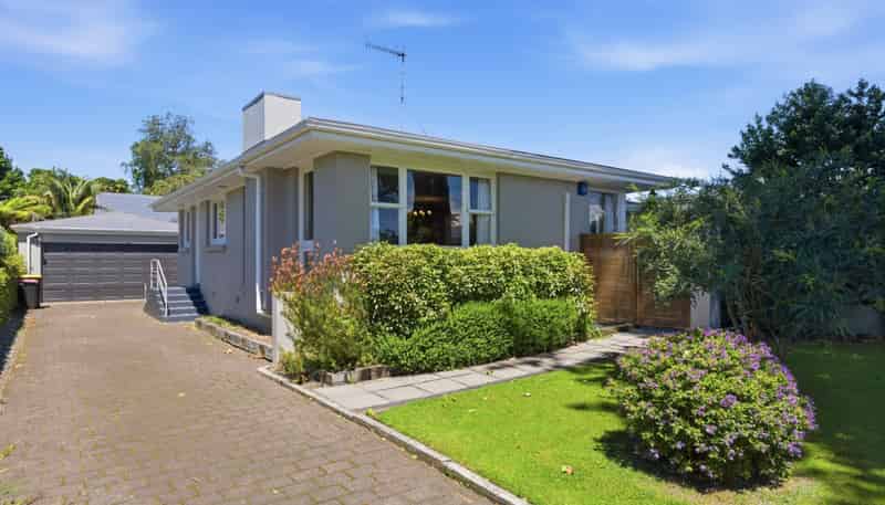 78 Seventeenth Avenue, Avenues