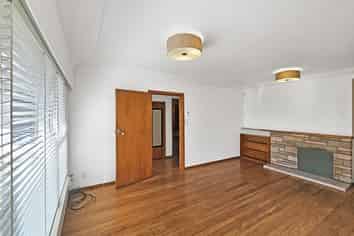 7 West Coast Road, Glen Eden