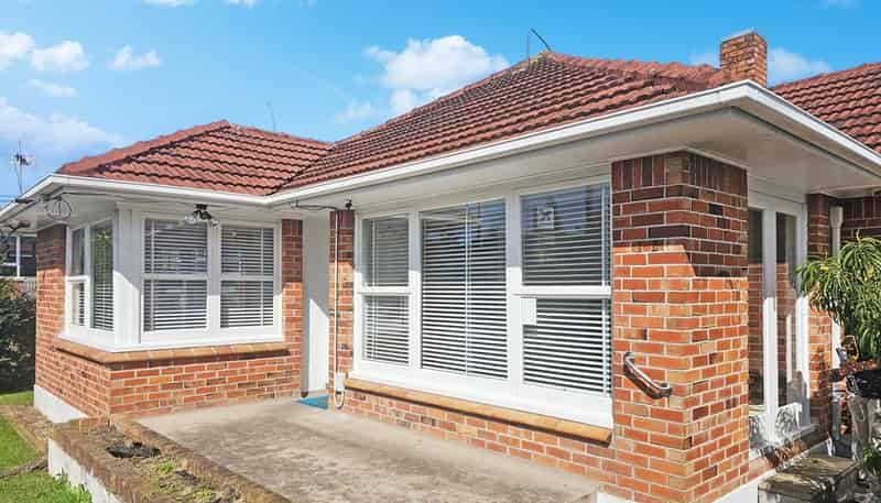 7 West Coast Road, Glen Eden