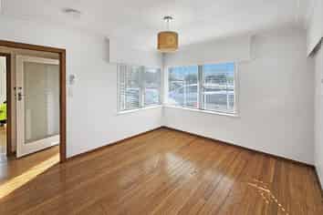 7 West Coast Road, Glen Eden