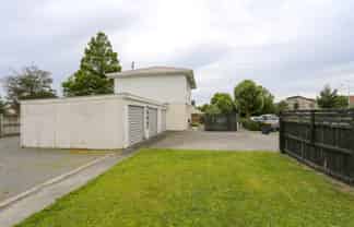 2/2 Peverel Street, Riccarton