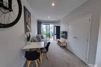 6 Sidney Wallingford Way, Hobsonville