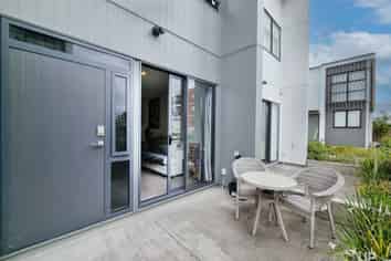 6 Sidney Wallingford Way, Hobsonville