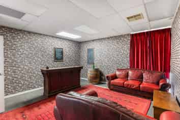 Versatile Albany Showroom or Office | 170 m2