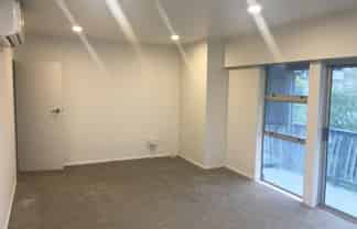 87 Waimumu Rd, Massey