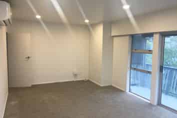 87 Waimumu Rd, Massey