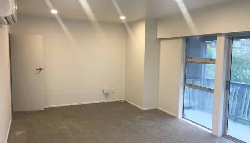 87 Waimumu Rd, Massey