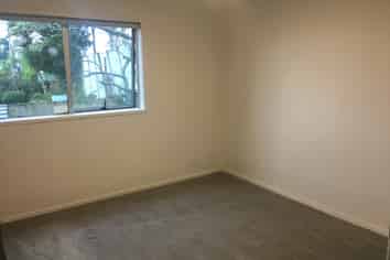 87 Waimumu Rd, Massey