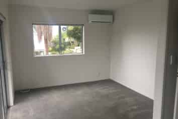 87 Waimumu Rd, Massey