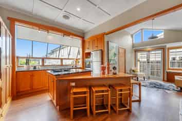 17 Queensway, Three Kings