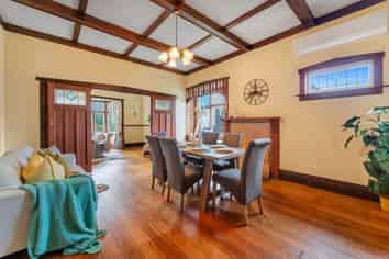 17 Queensway, Three Kings