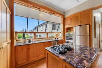 17 Queensway, Three Kings