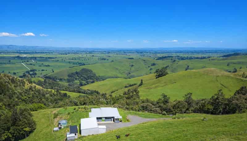 222 Strange Road, Paeroa