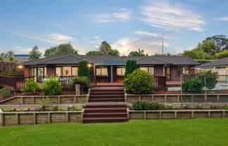 48 Shelter Drive, Greenhithe