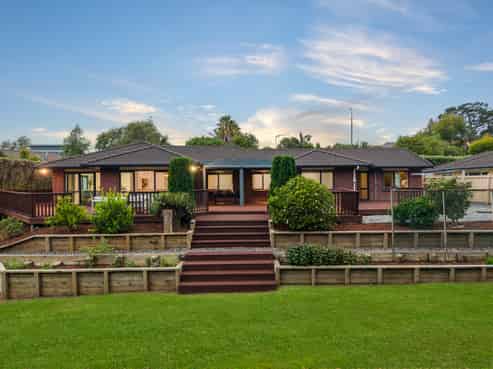 48 Shelter Drive, Greenhithe