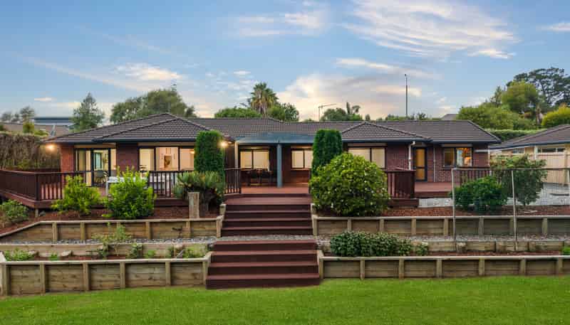 48 Shelter Drive, Greenhithe