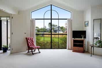 8 Paradise Place, Pakuranga Heights