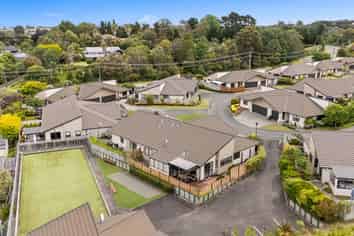 18/2 Caversham Road, Springvale