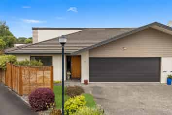 18/2 Caversham Road, Springvale