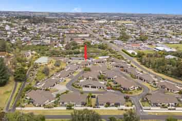 18/2 Caversham Road, Springvale