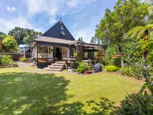 3 Lombardy Place, Whalers Gate