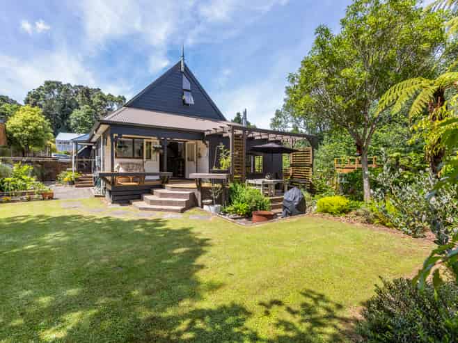 3 Lombardy Place, Whalers Gate