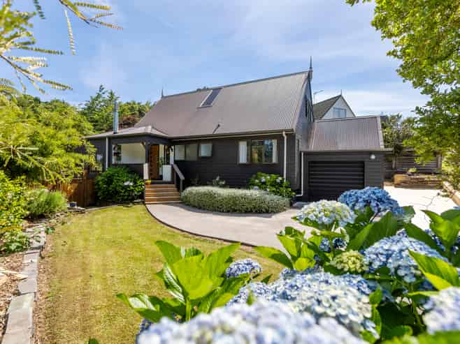 3 Lombardy Place, Whalers Gate