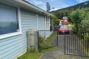 34 Victory Cres, Tawa
