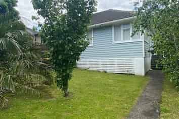 34 Victory Cres, Tawa