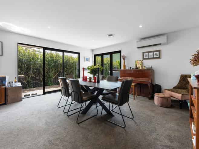 905 Ferry Road, Woolston