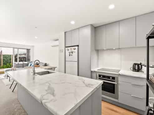 1115B High Street, Taita